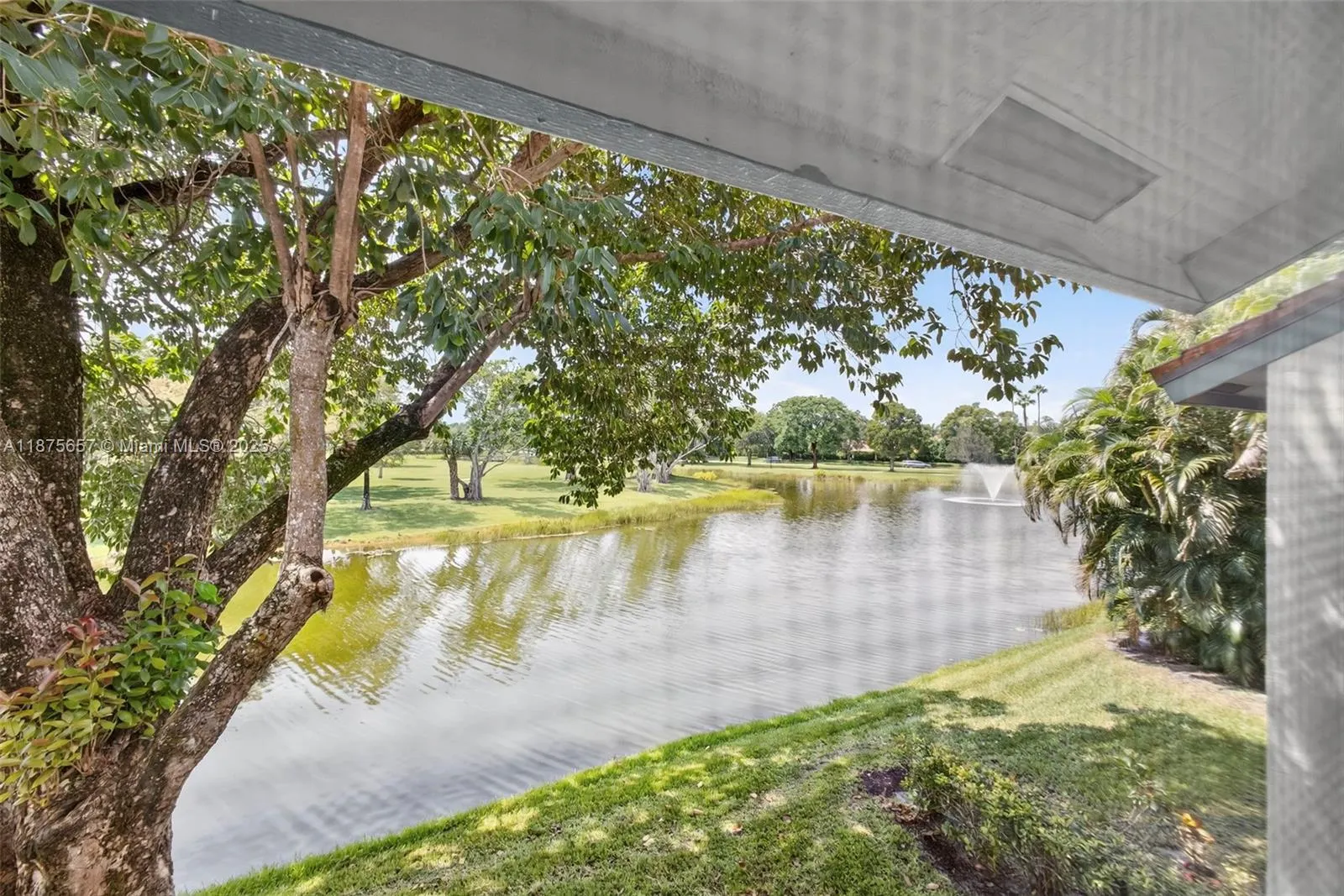 19 W Lexington Ln W, #E