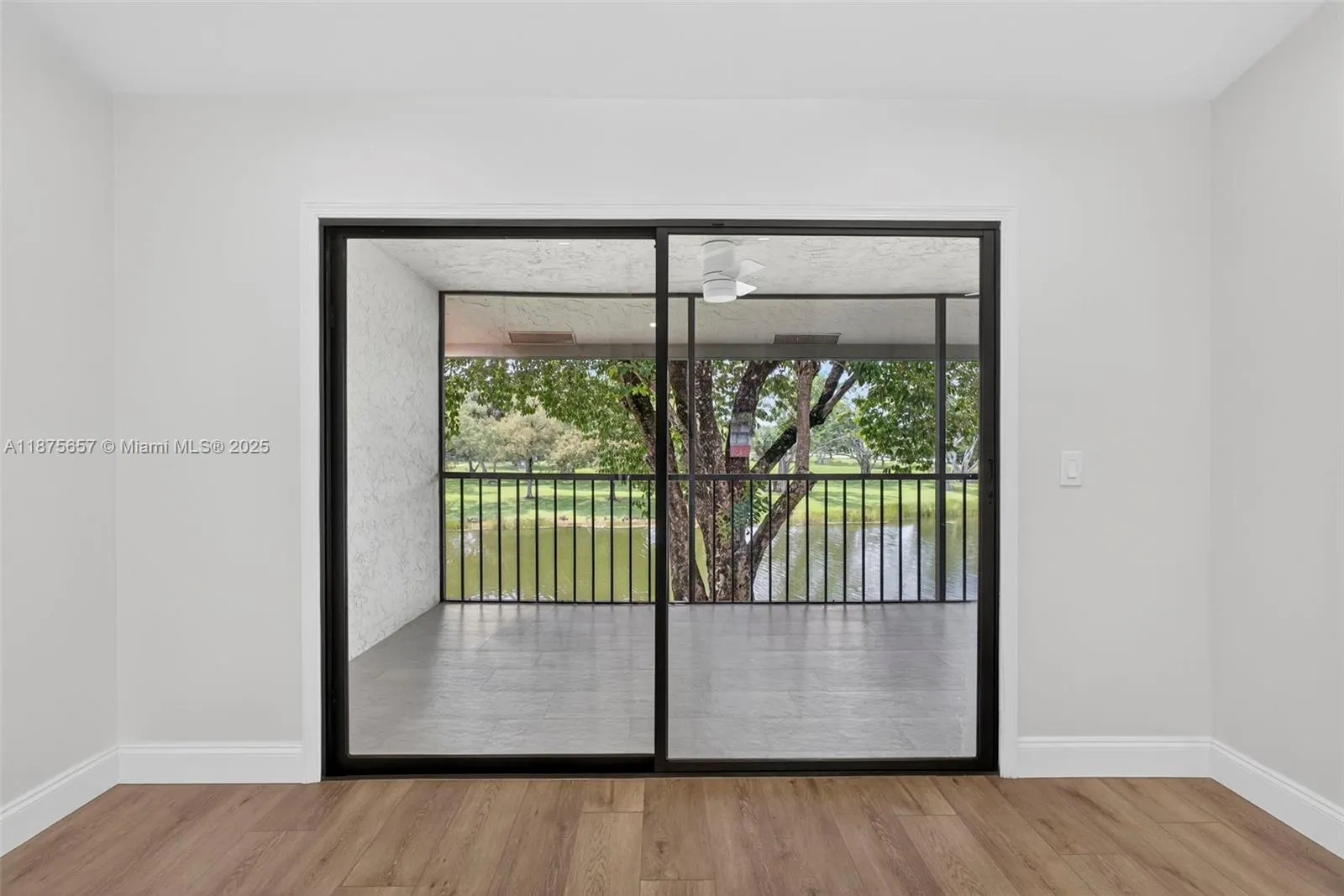 19 W Lexington Ln W, #E