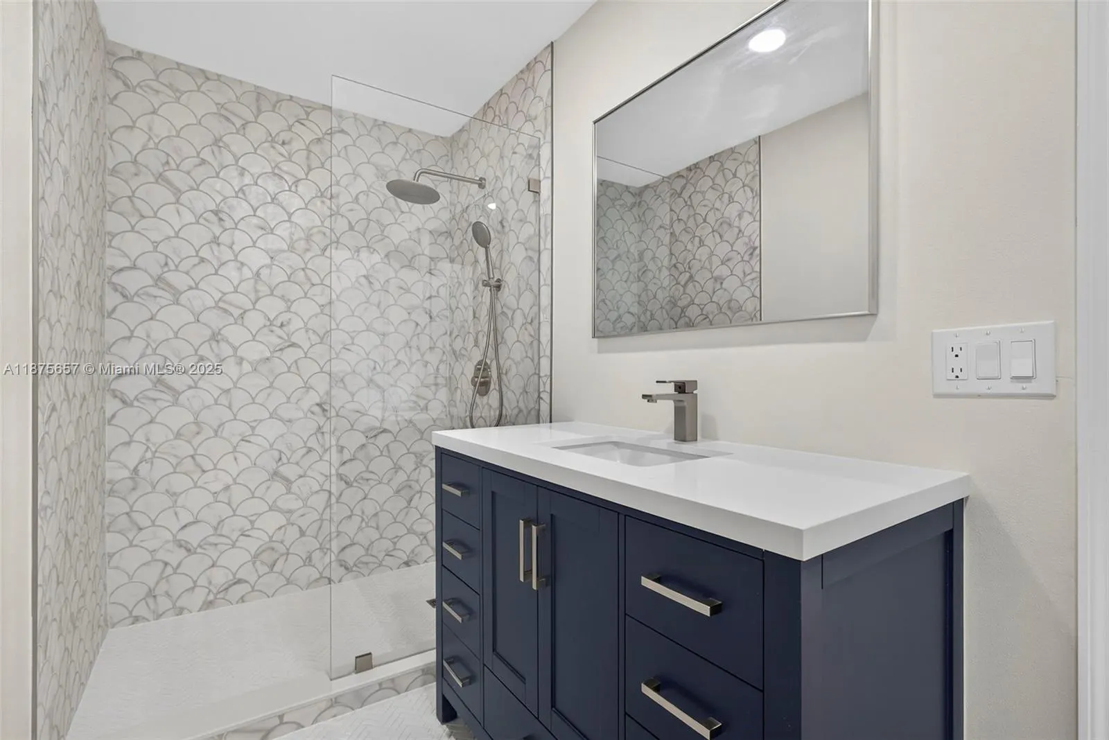 19 W Lexington Ln W, #E
