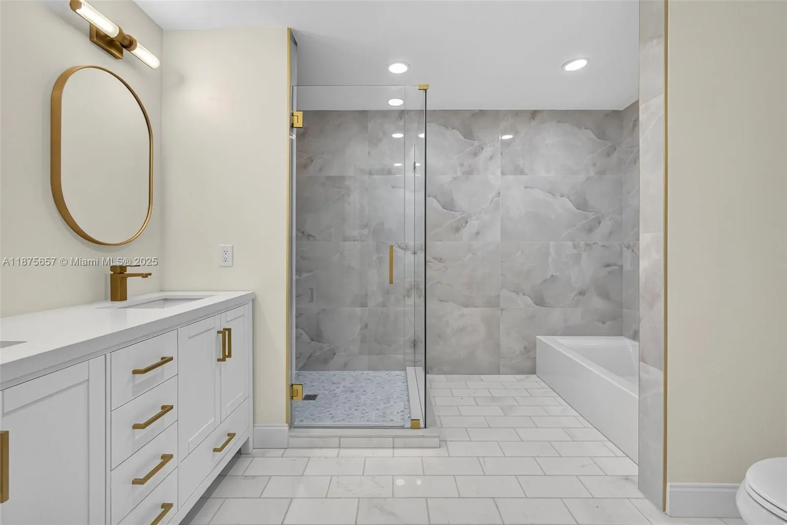 19 W Lexington Ln W, #E