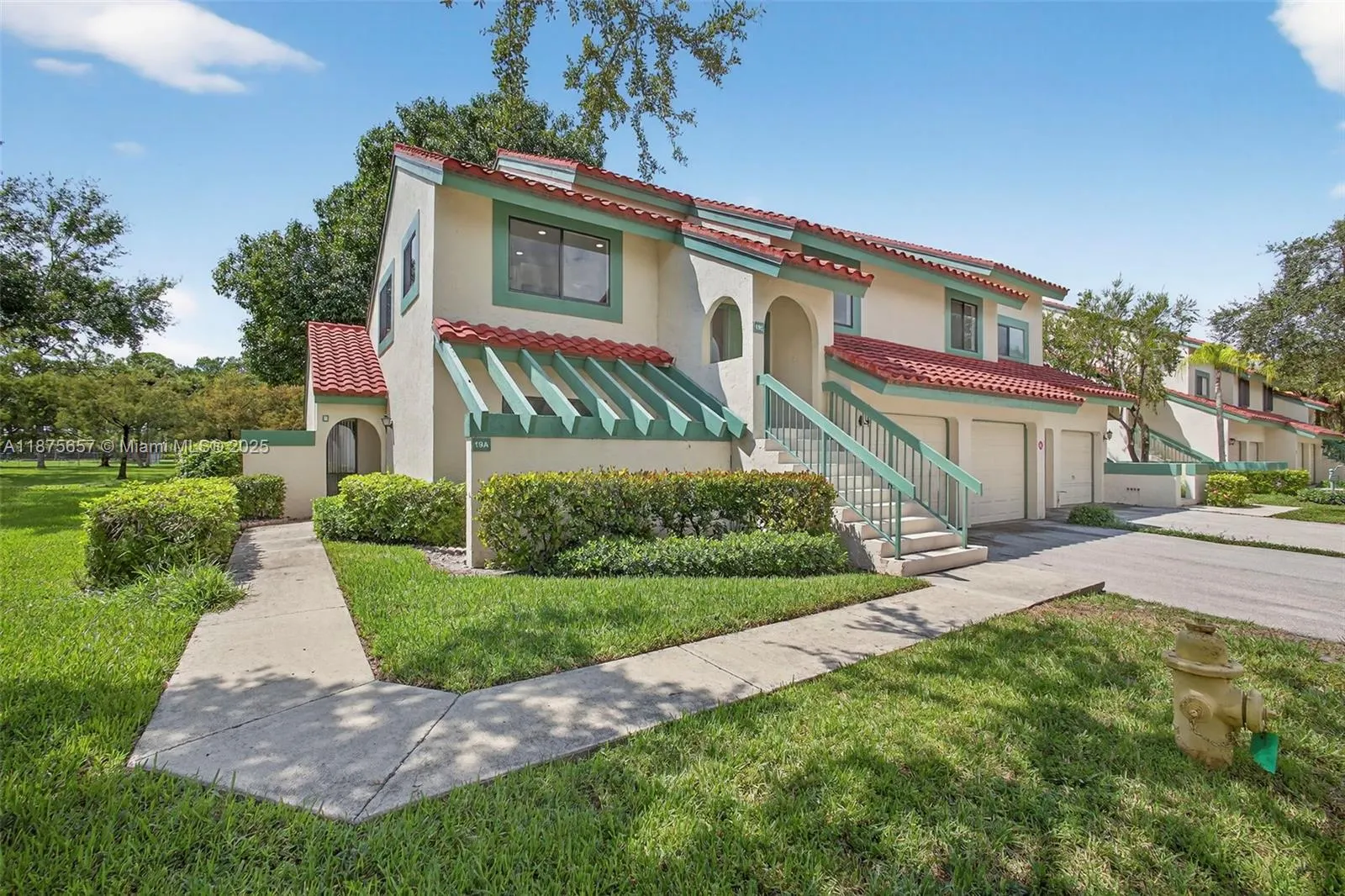 19 W Lexington Ln W, #E