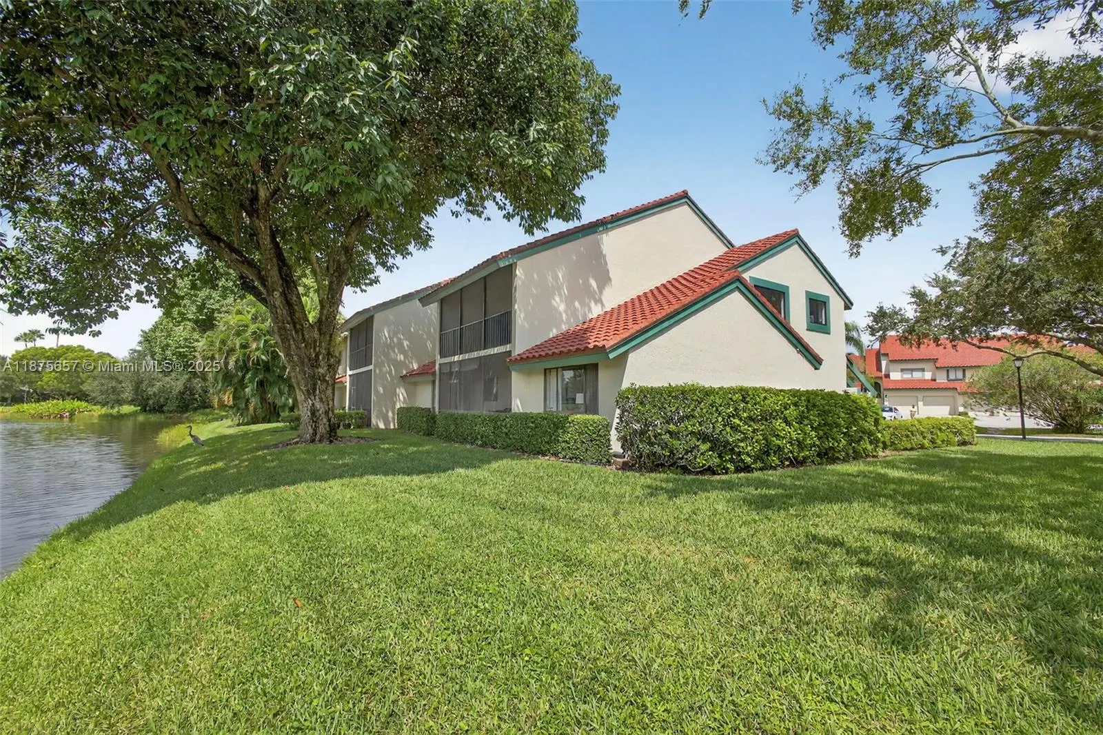 19 W Lexington Ln W, #E