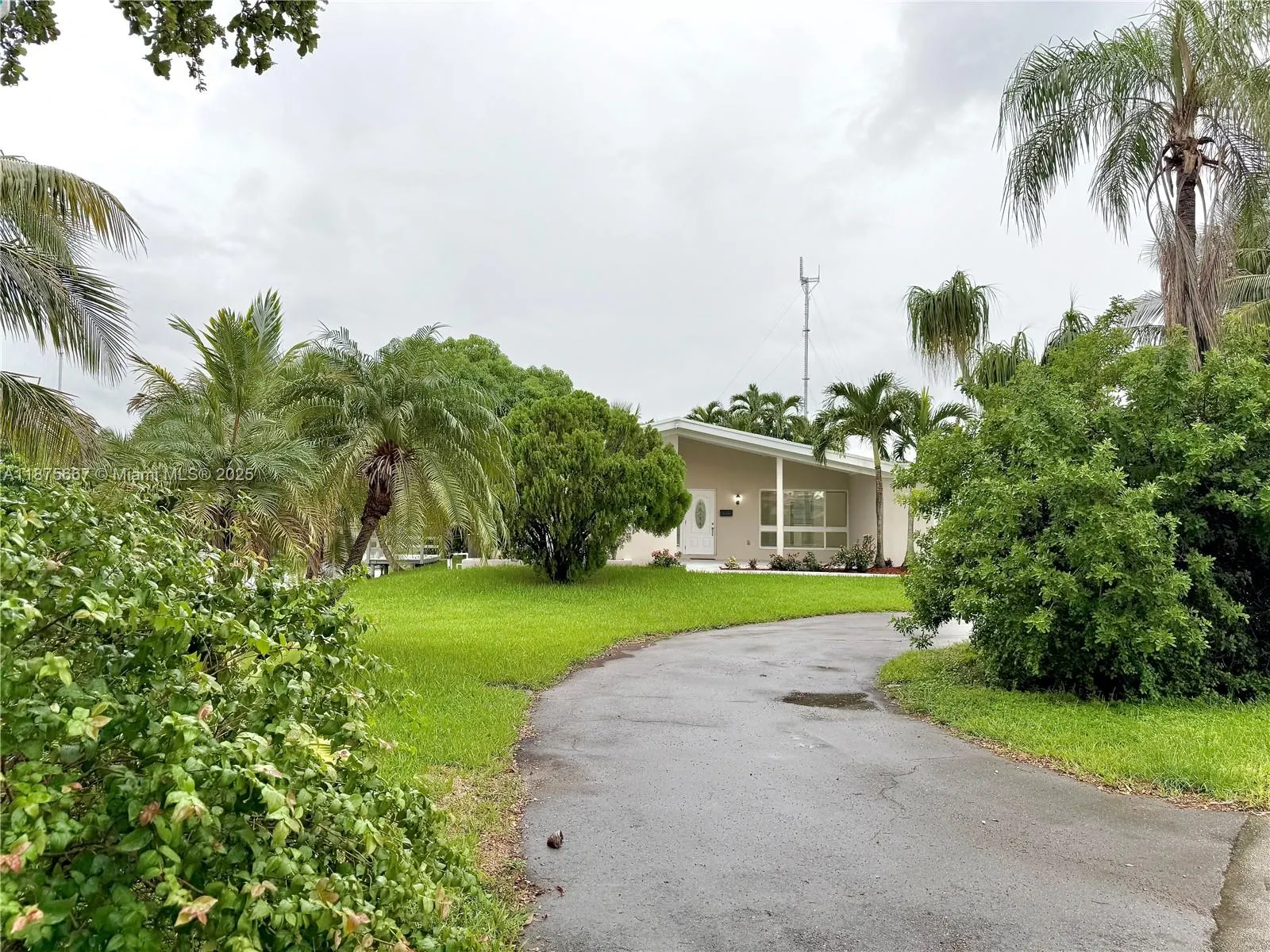 6708 Camelia Dr