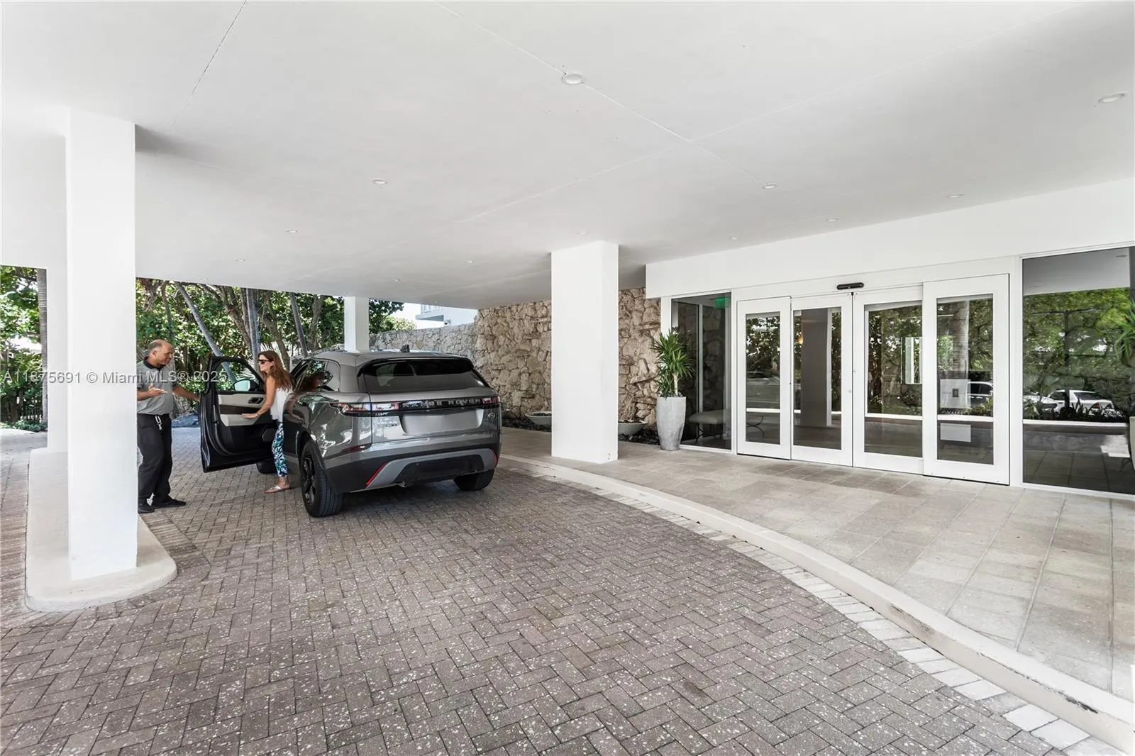 200 Ocean Lane Dr, #703