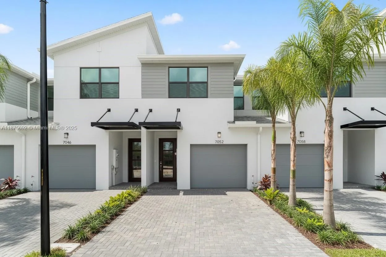 7448 Lenora Ln, #7448