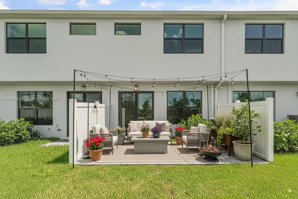 7448 Lenora Ln, #7448