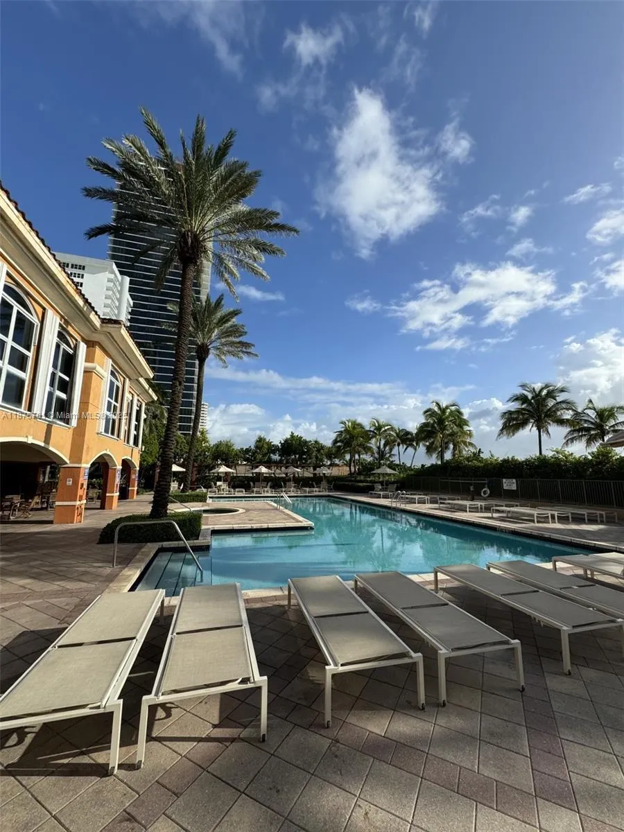 2080 S Ocean Dr, #1711