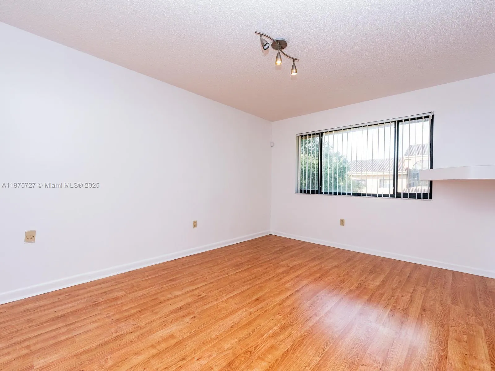 15489 N Miami Lakeway N, #202-3