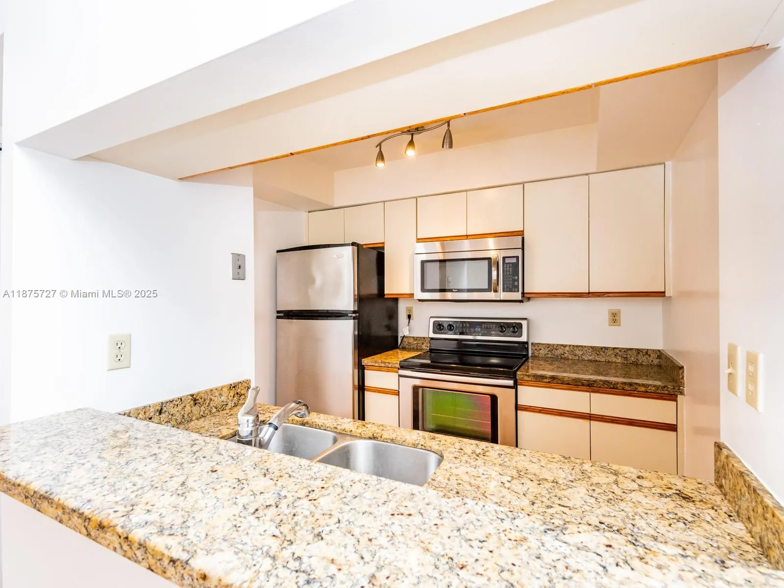 15489 N Miami Lakeway N, #202-3