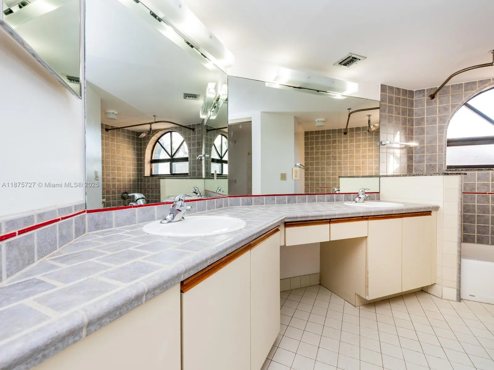 15489 N Miami Lakeway N, #202-3