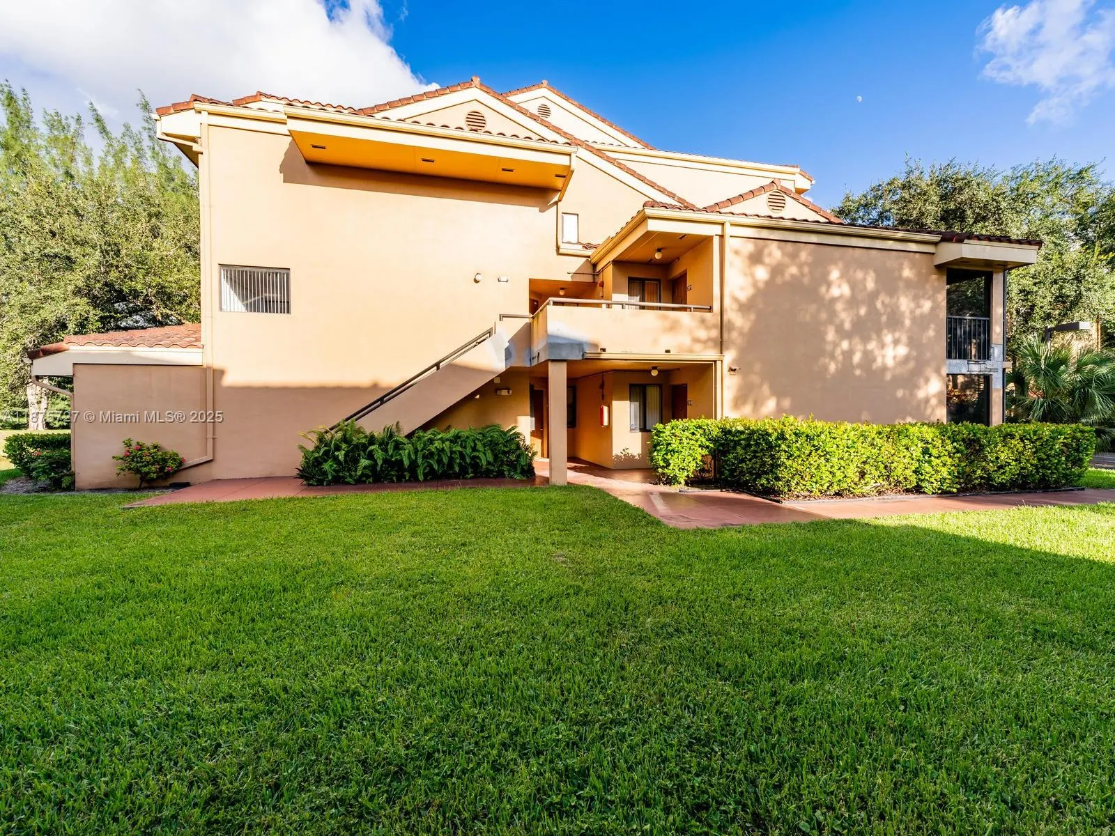 15489 N Miami Lakeway N, #202-3