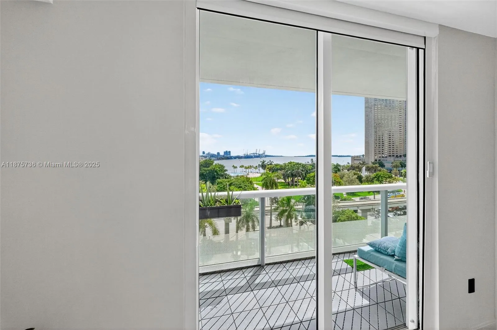 50 Biscayne Blvd, #710