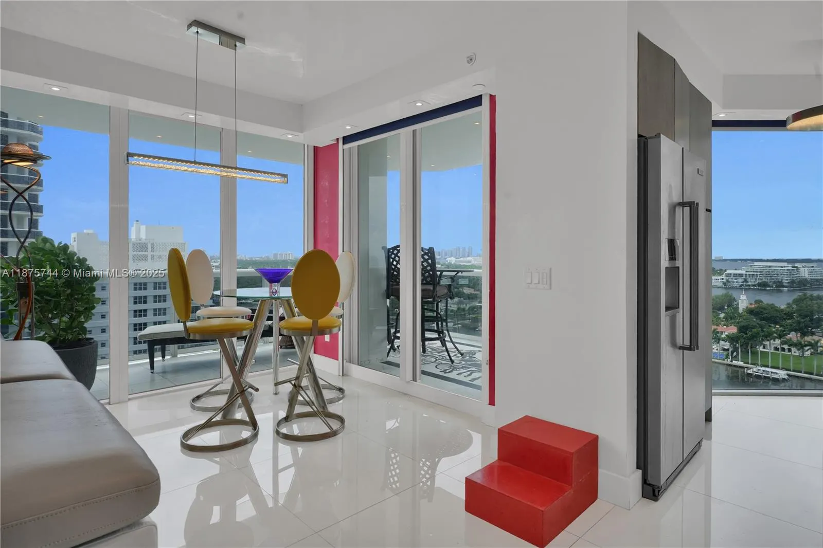 4779 Collins Ave, #1805