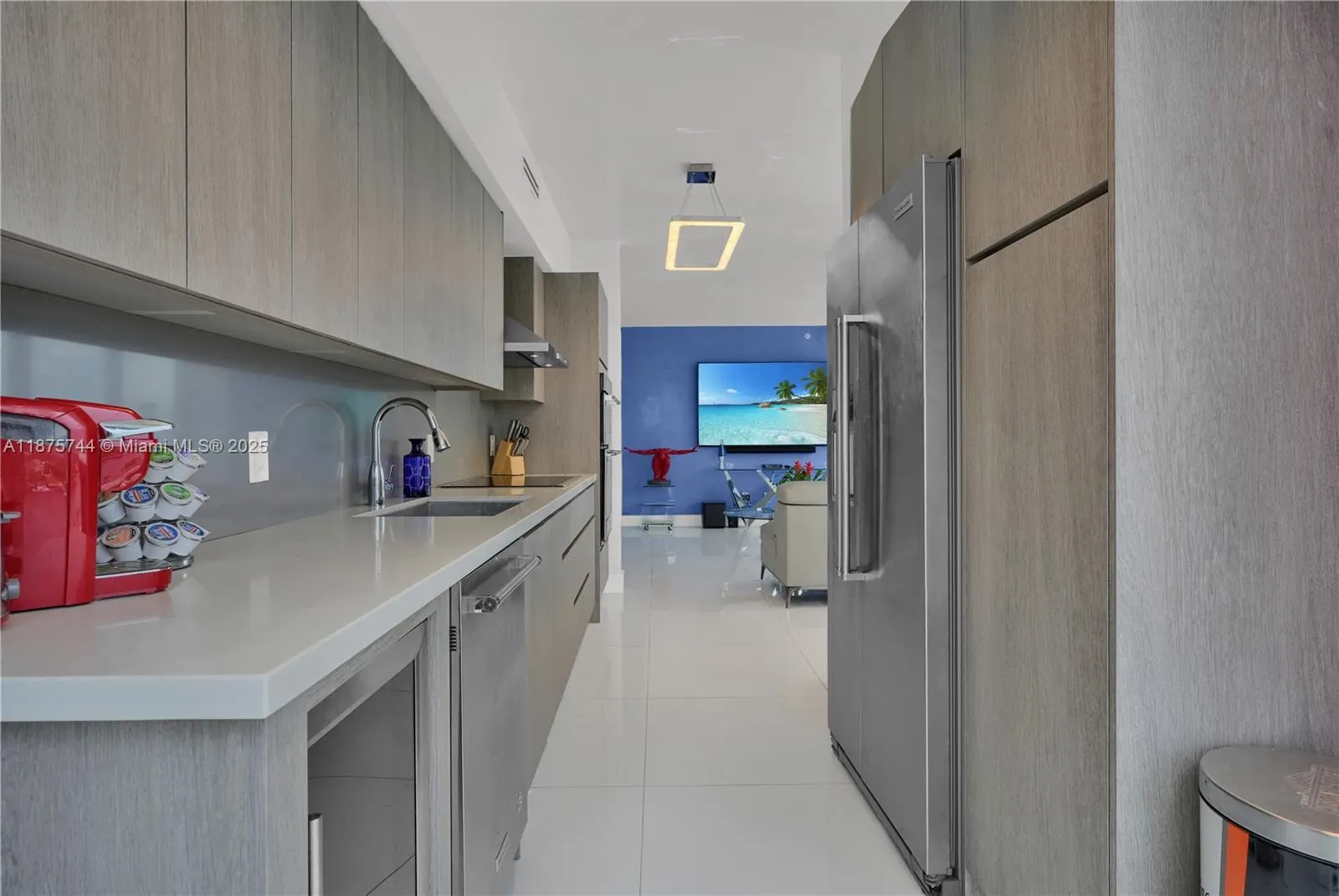 4779 Collins Ave, #1805