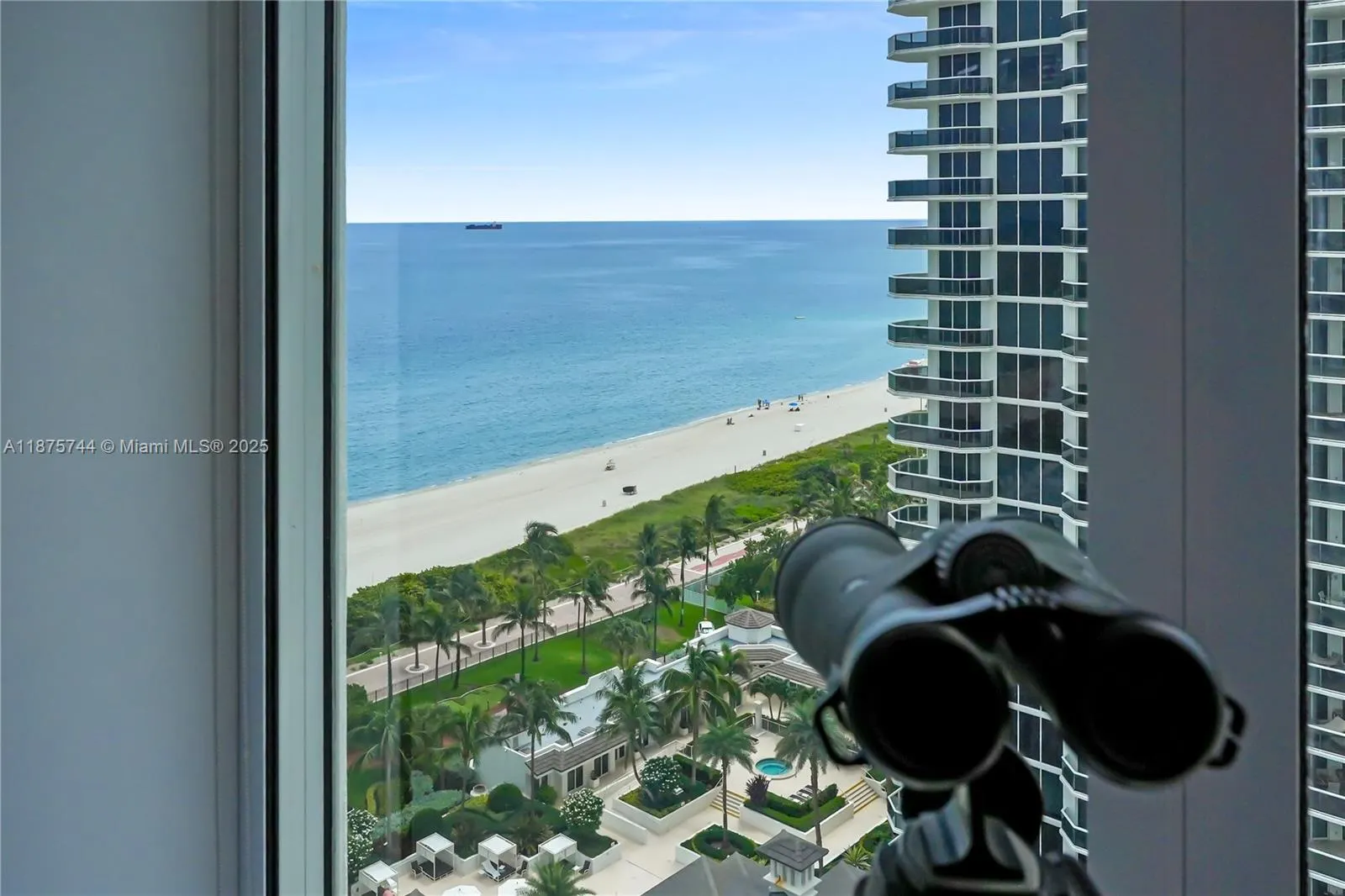 4779 Collins Ave, #1805