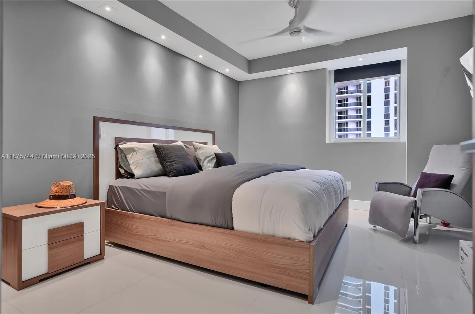 4779 Collins Ave, #1805