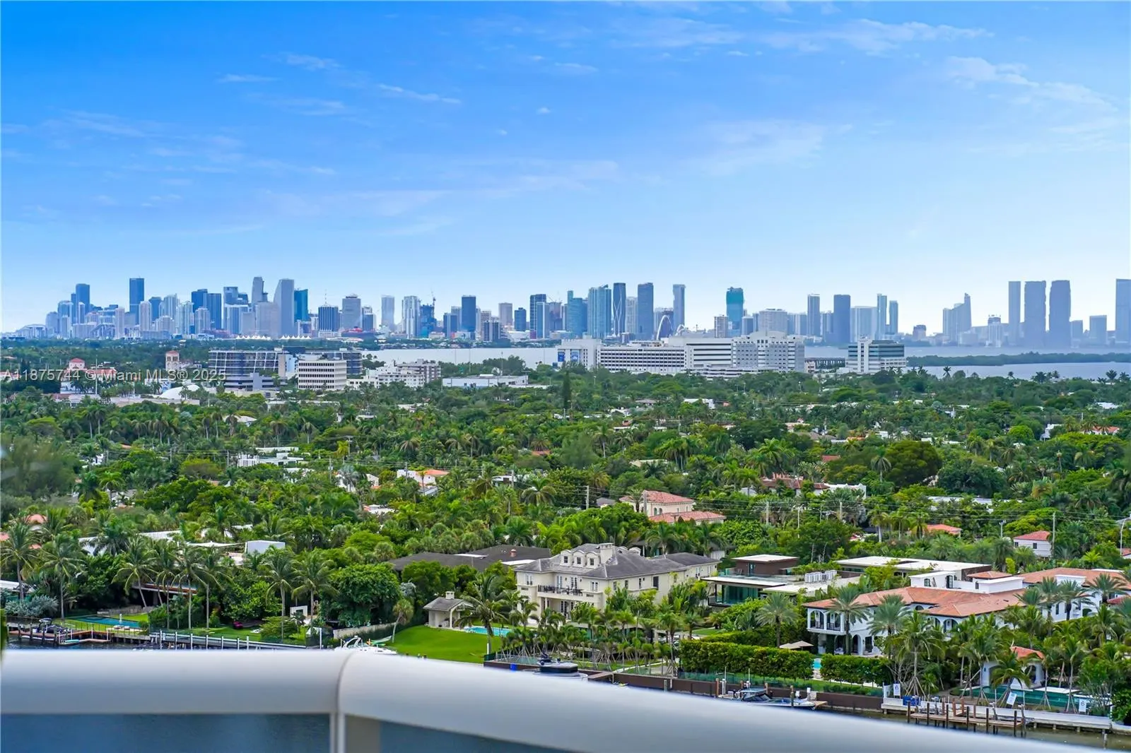 4779 Collins Ave, #1805