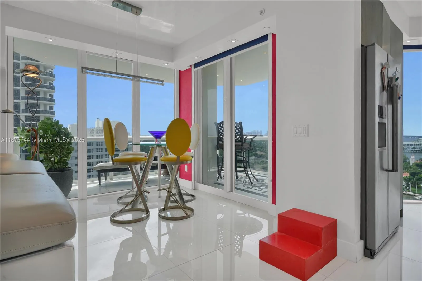 4779 Collins Ave, #1805