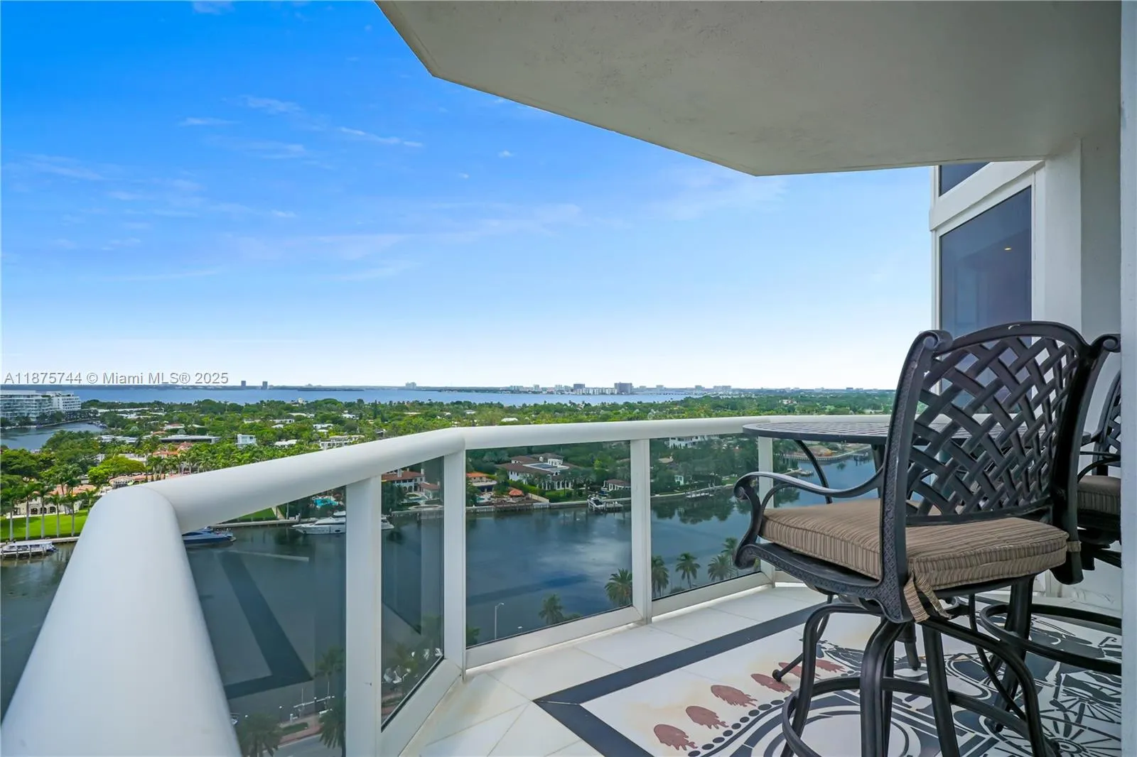 4779 Collins Ave, #1805