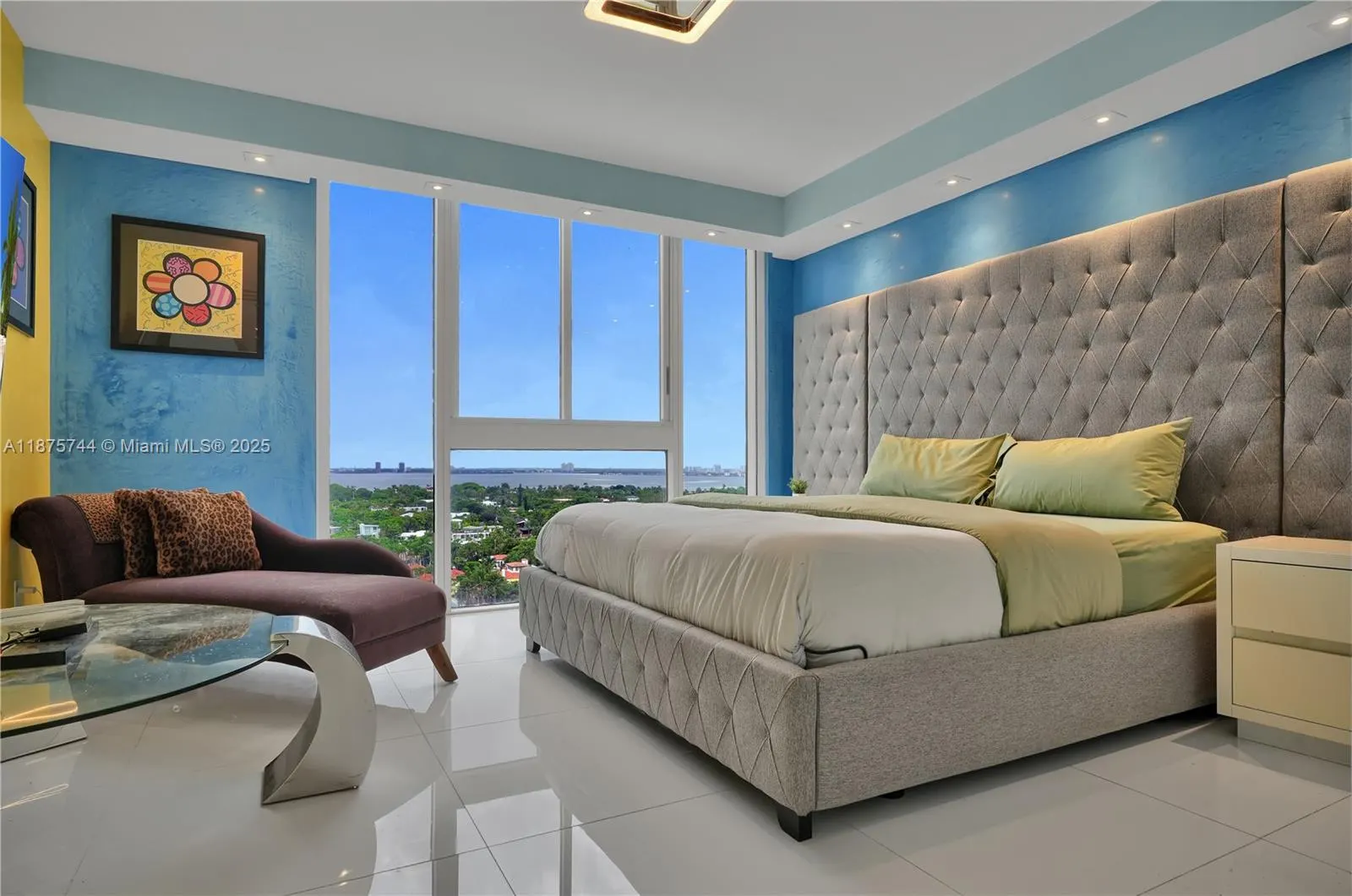 4779 Collins Ave, #1805