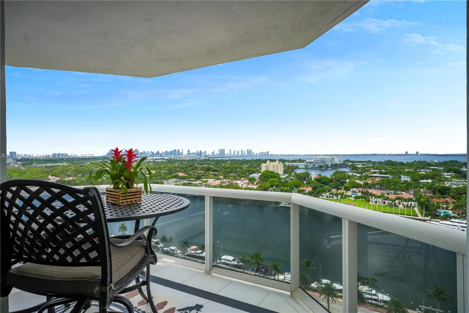 4779 Collins Ave, #1805