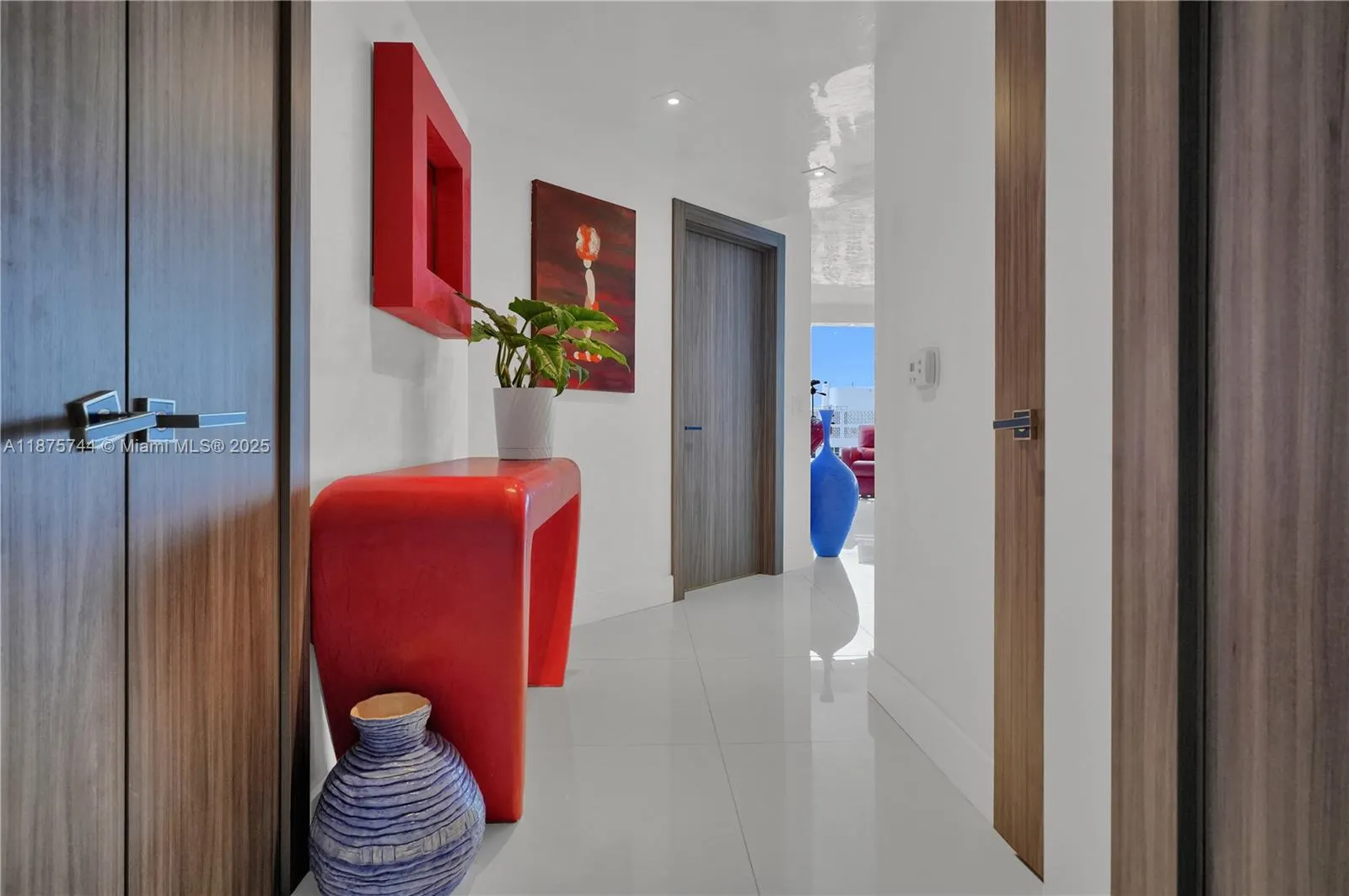 4779 Collins Ave, #1805