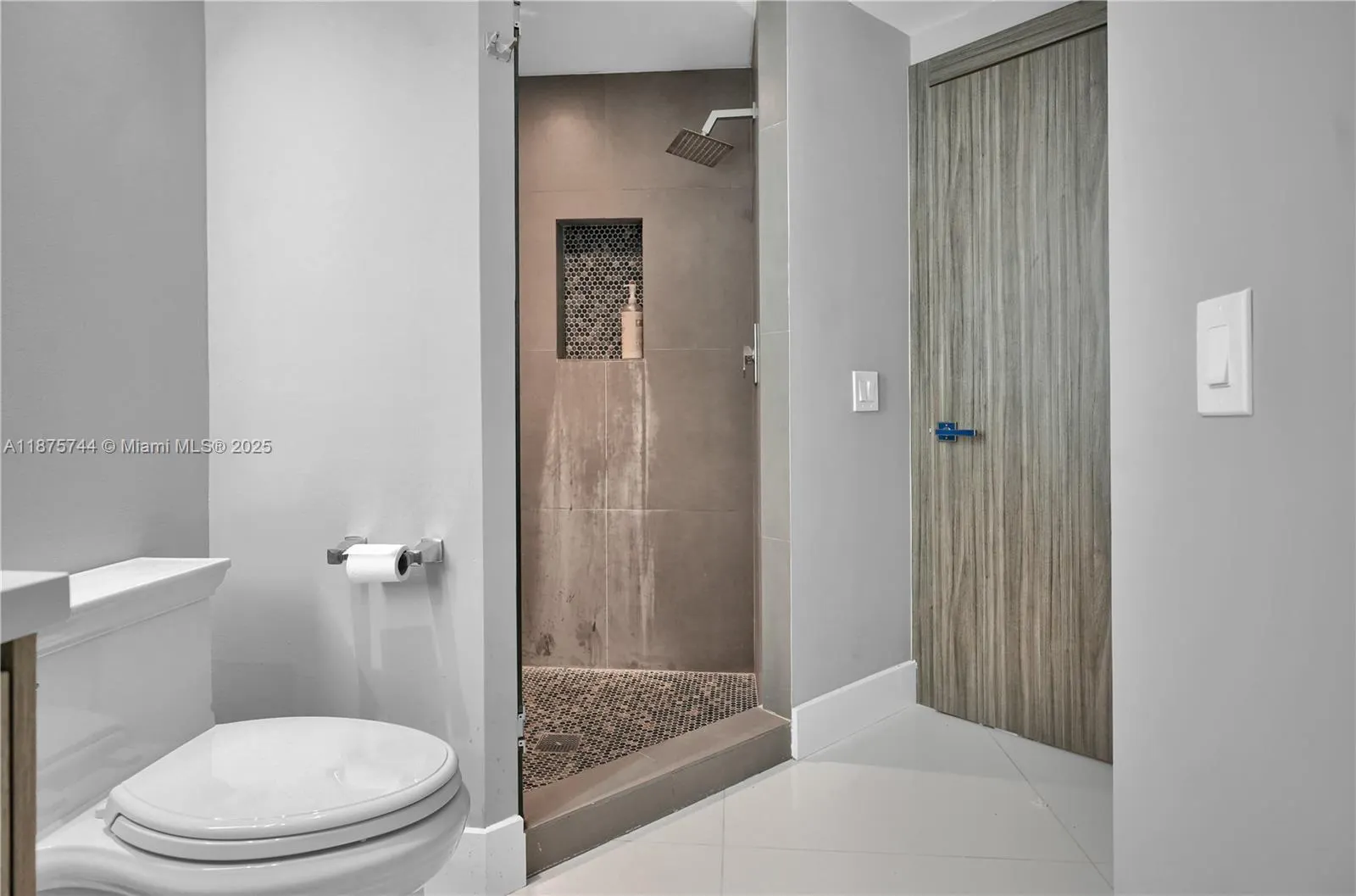 4779 Collins Ave, #1805