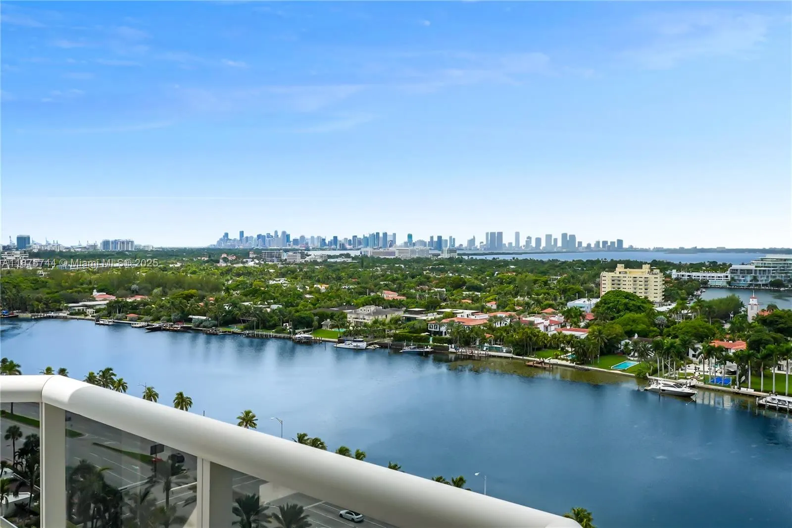 4779 Collins Ave, #1805