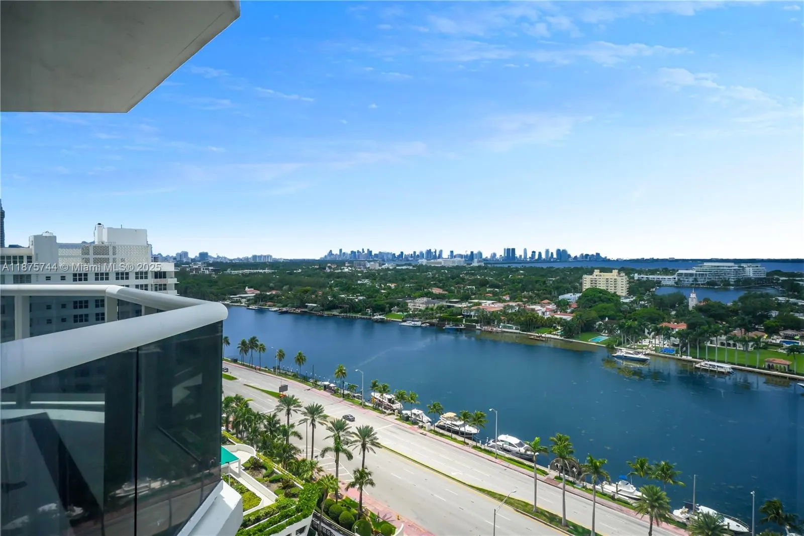 4779 Collins Ave, #1805