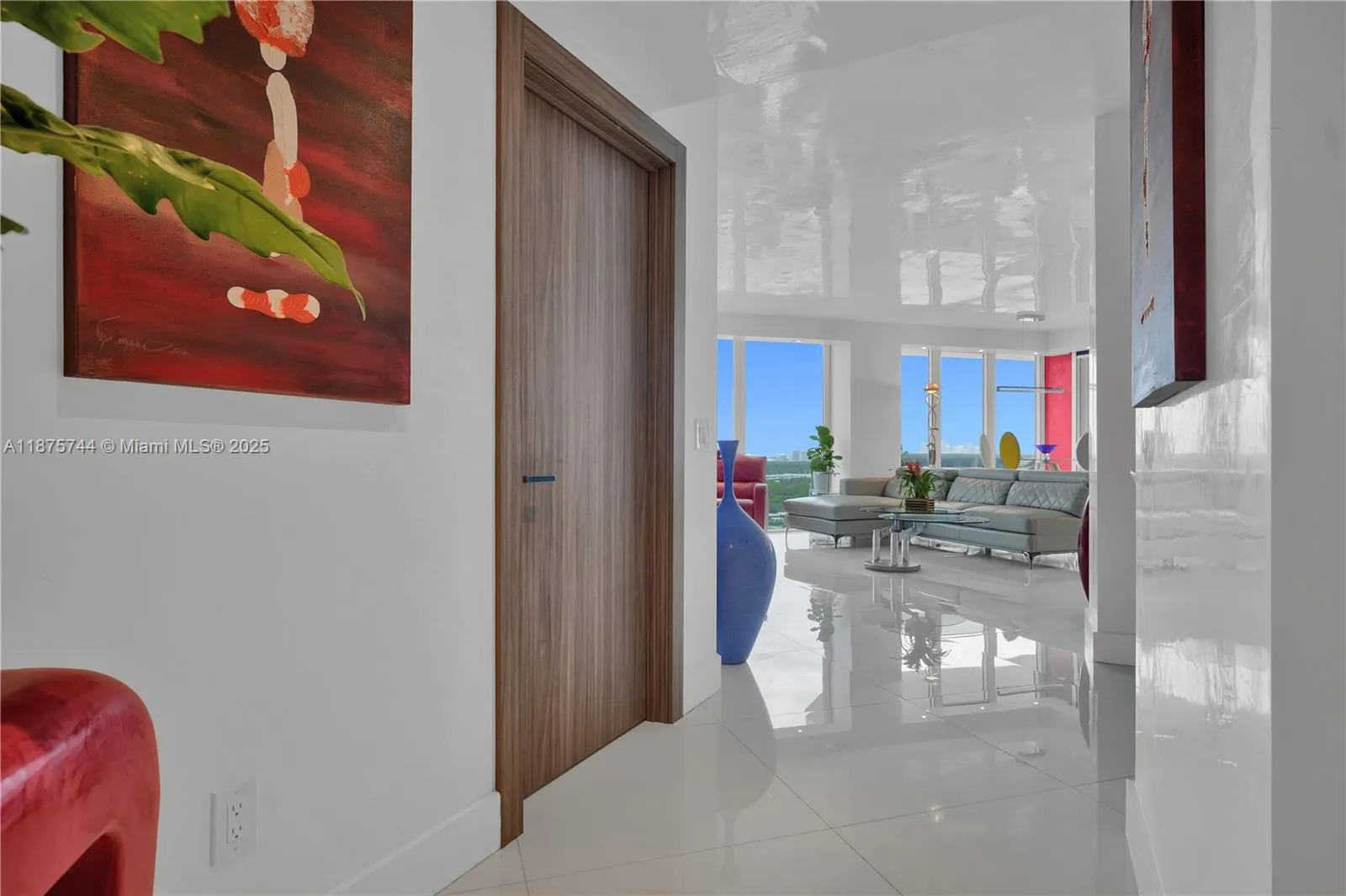 4779 Collins Ave, #1805