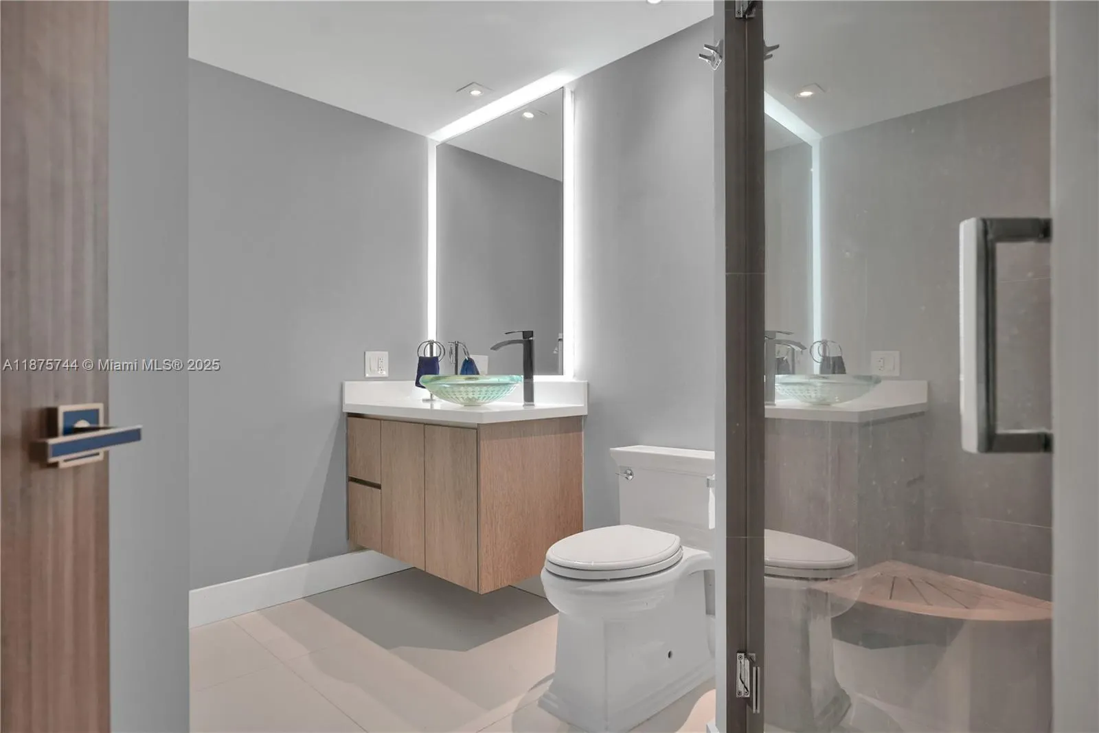 4779 Collins Ave, #1805