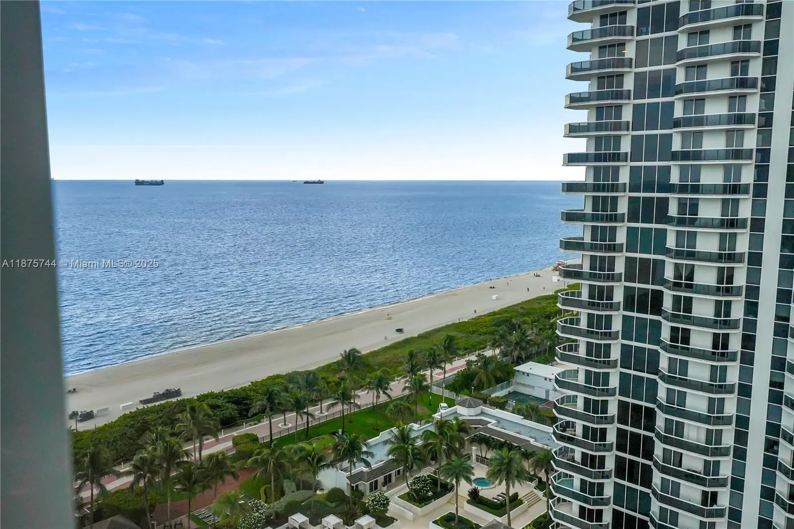4779 Collins Ave, #1805