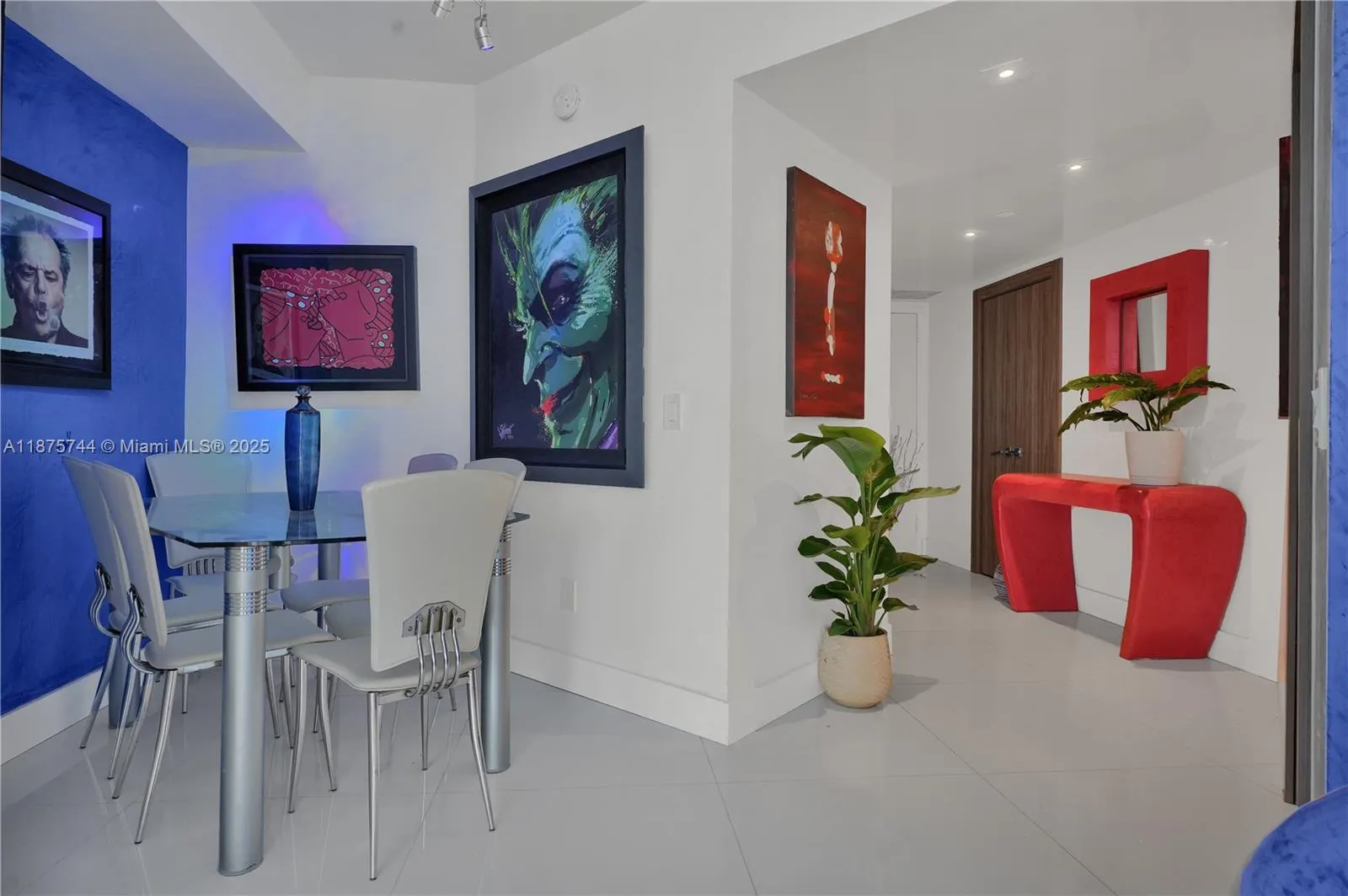 4779 Collins Ave, #1805