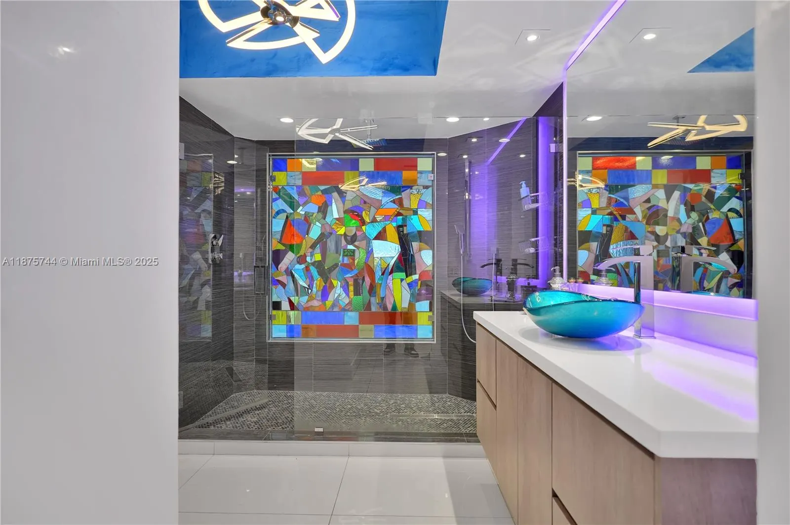 4779 Collins Ave, #1805