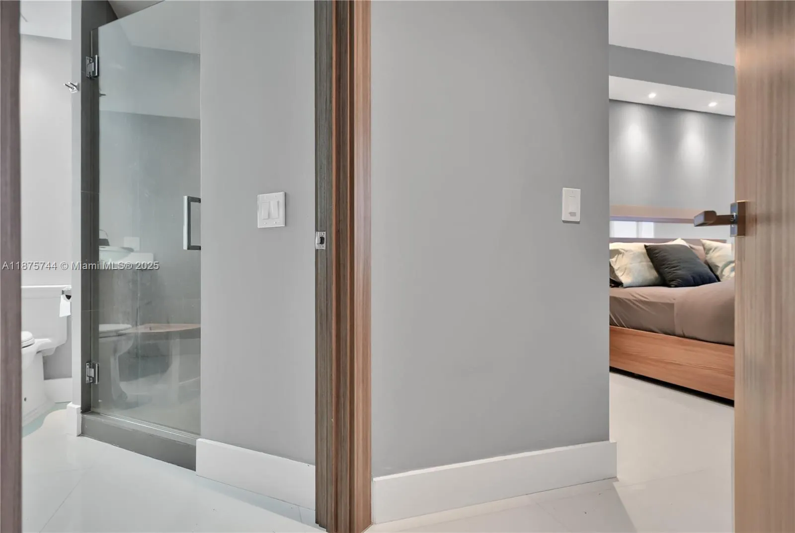 4779 Collins Ave, #1805