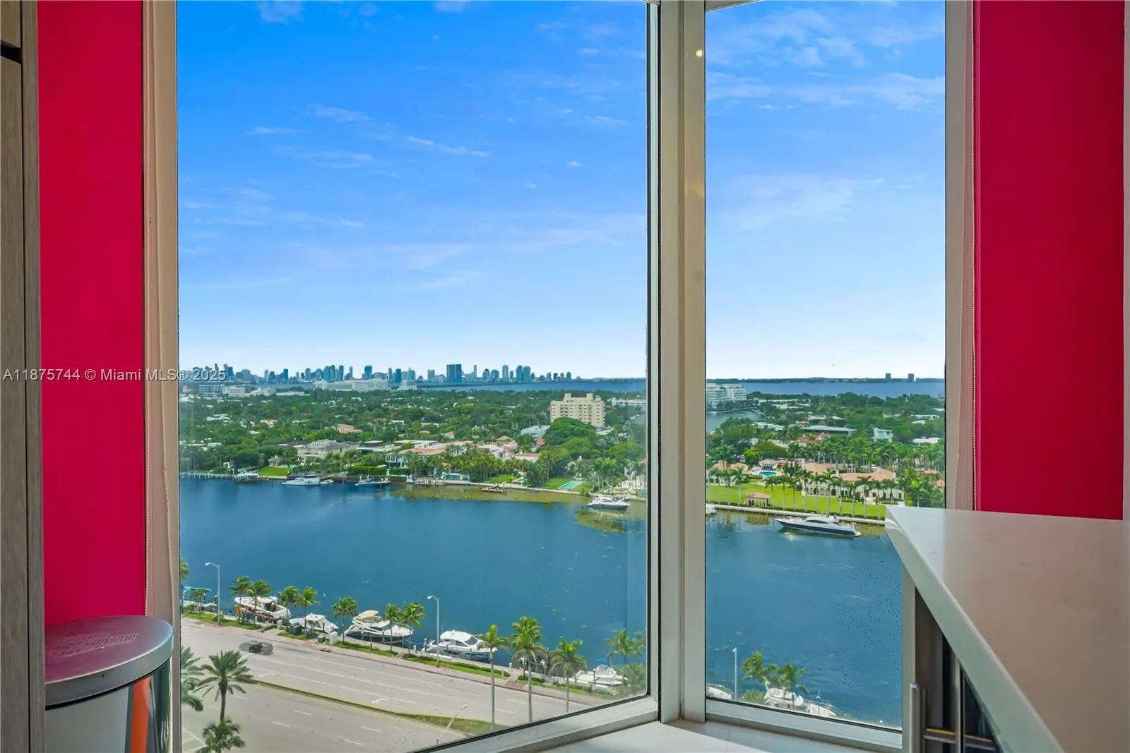4779 Collins Ave, #1805