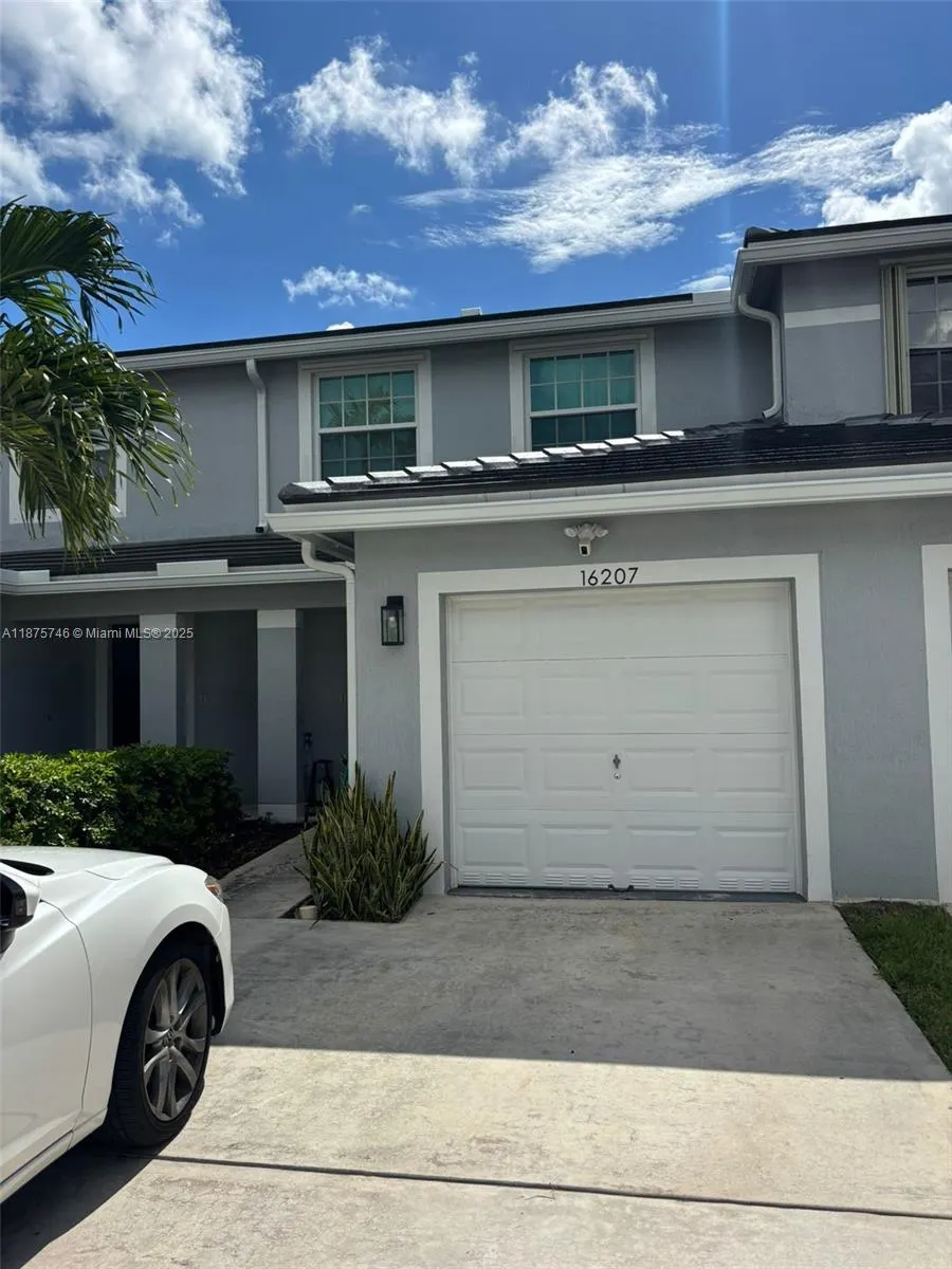 16207 Sierra Palms Dr