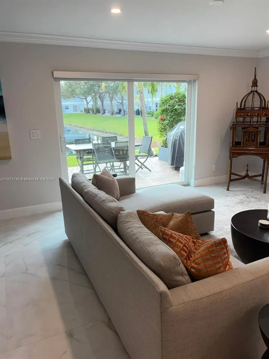 16207 Sierra Palms Dr