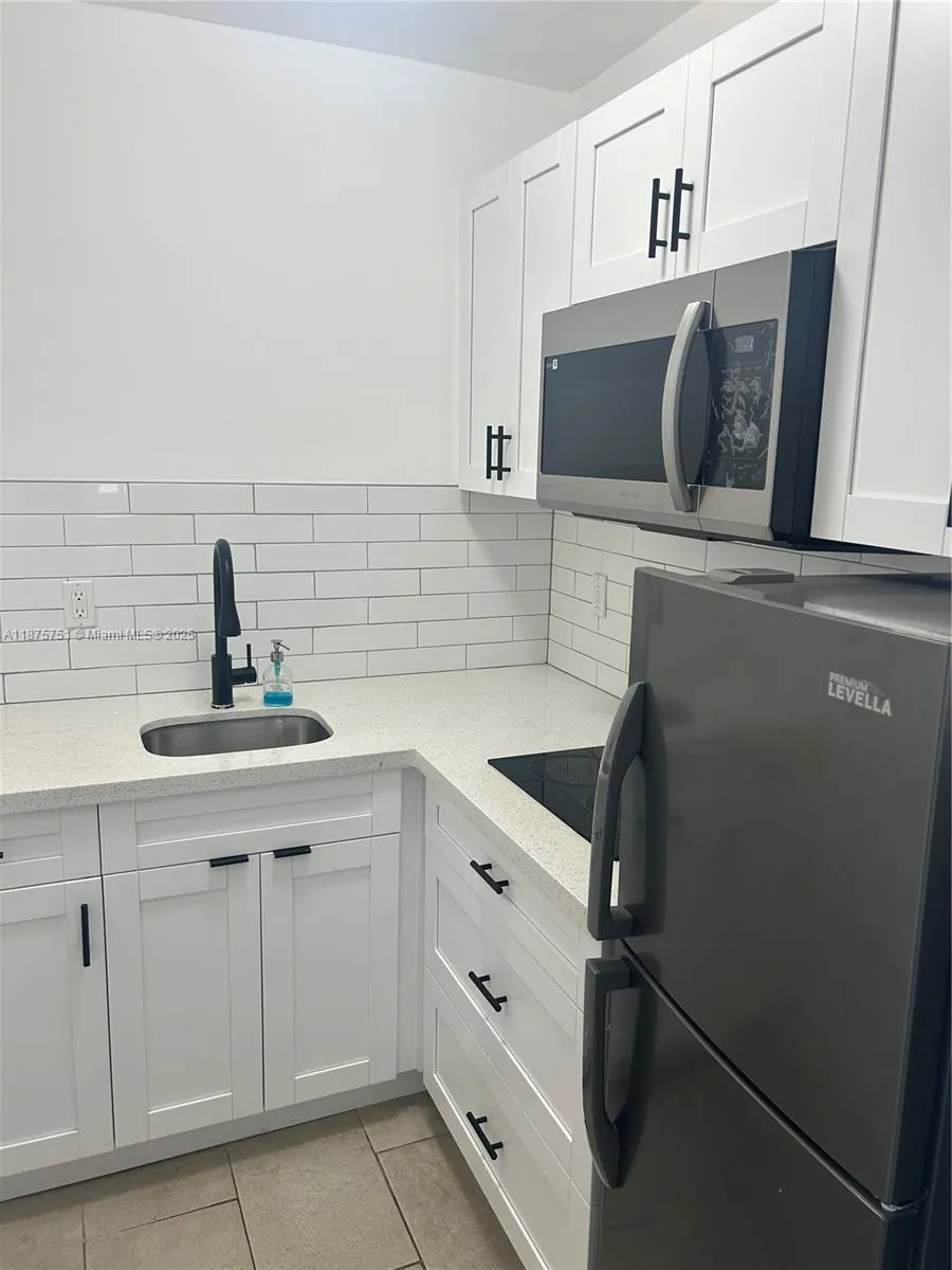 711 NW 55th St