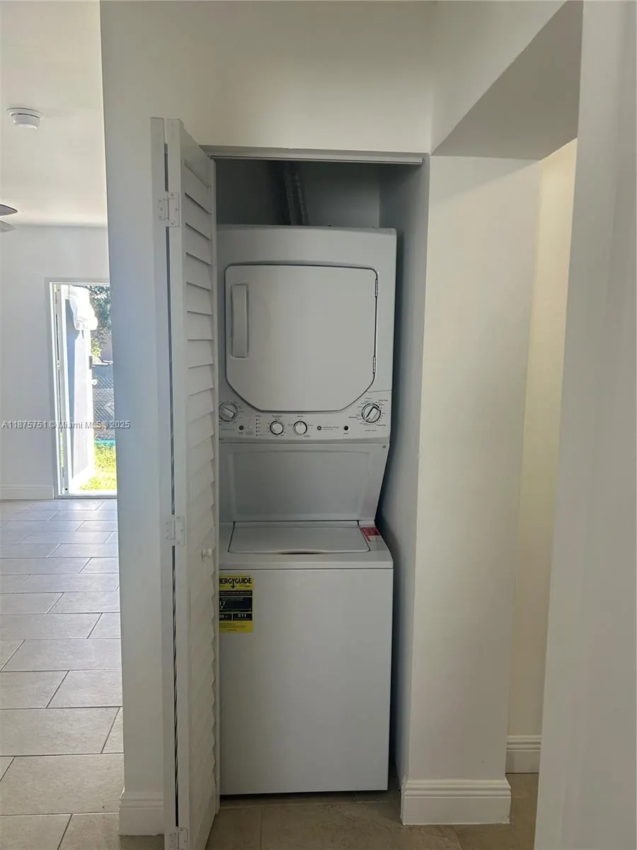 711 NW 55th St