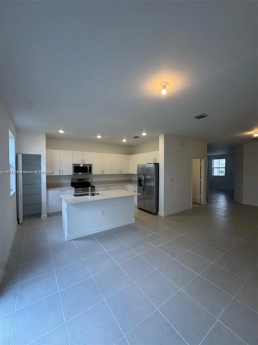 2516 SE 27th Dr, #2439