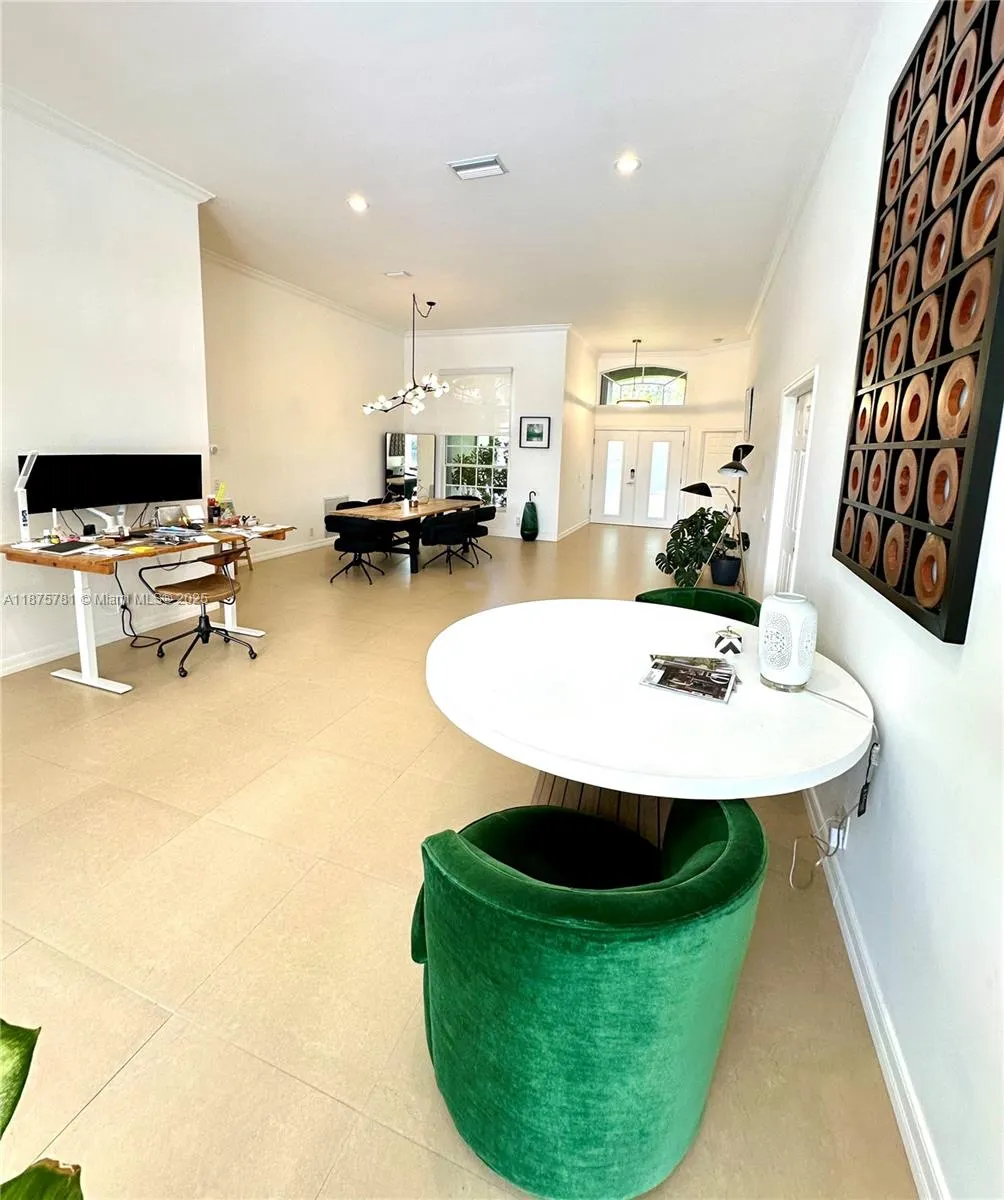 656 Verona Pl