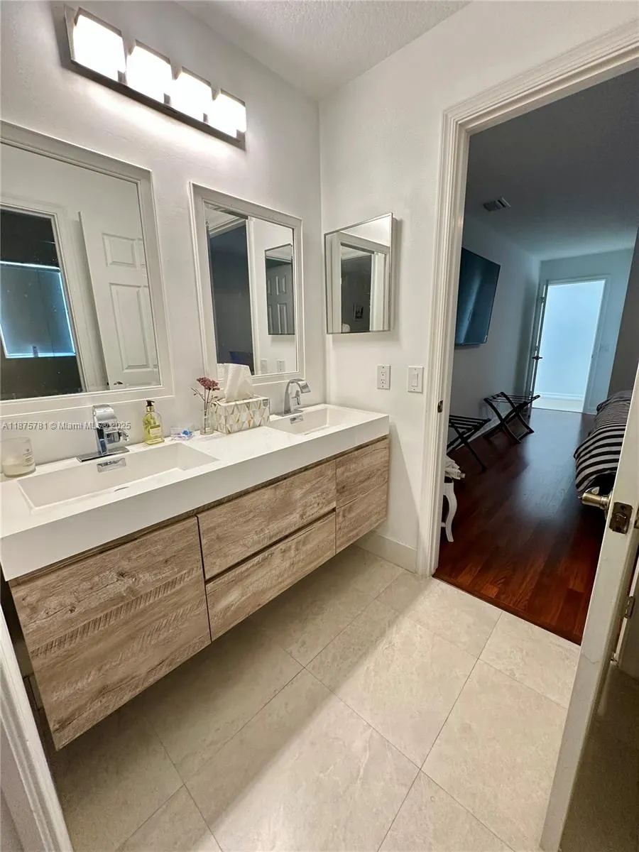 656 Verona Pl