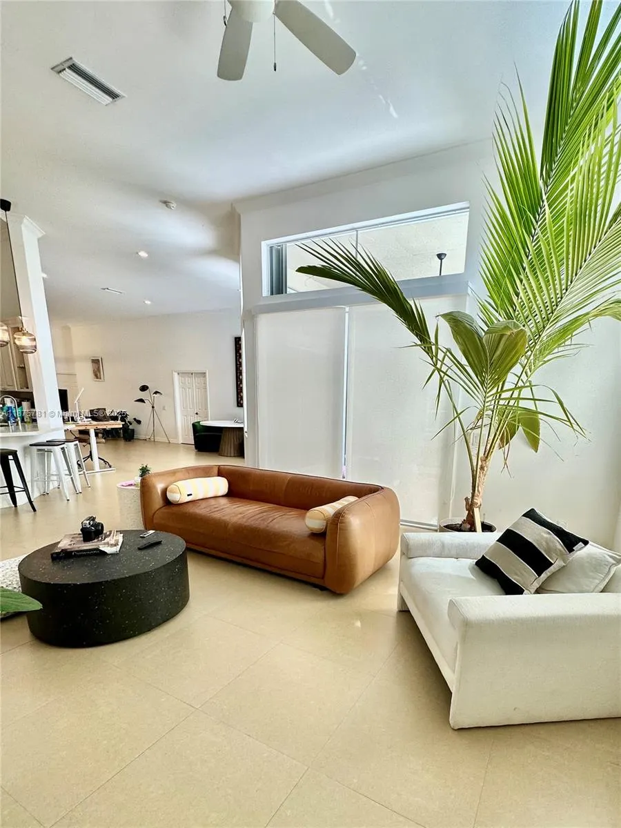 656 Verona Pl