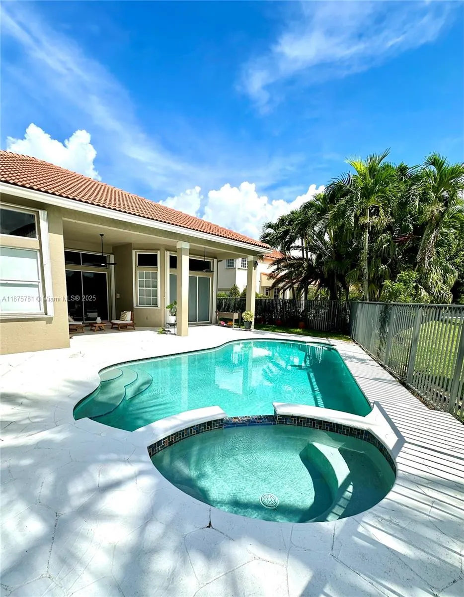 656 Verona Pl