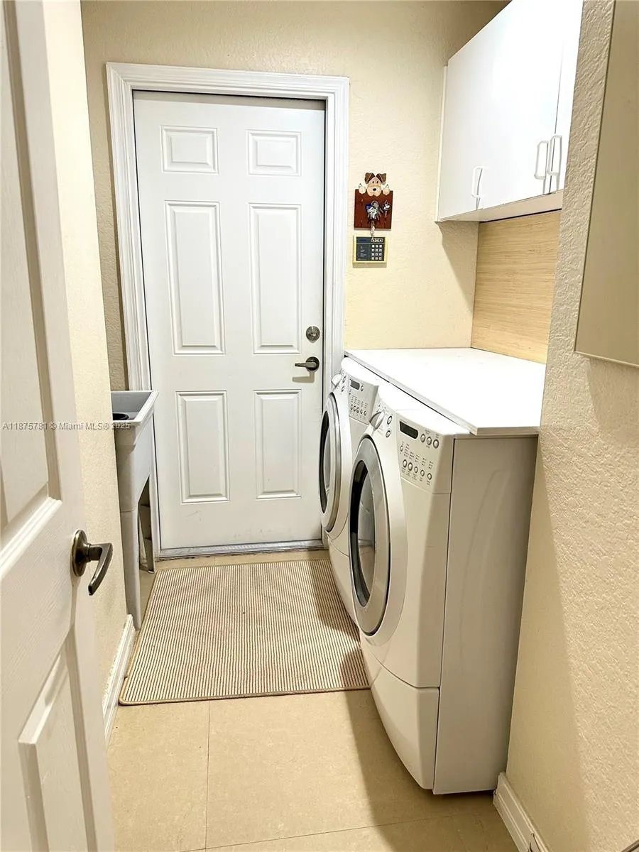 656 Verona Pl