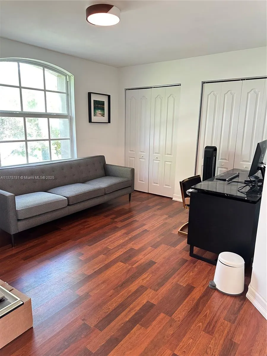 656 Verona Pl