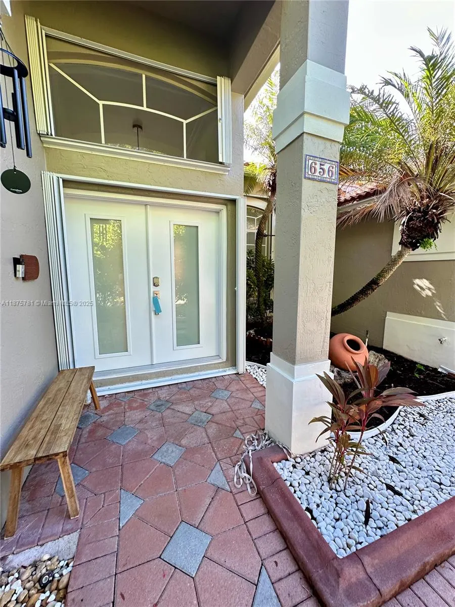 656 Verona Pl