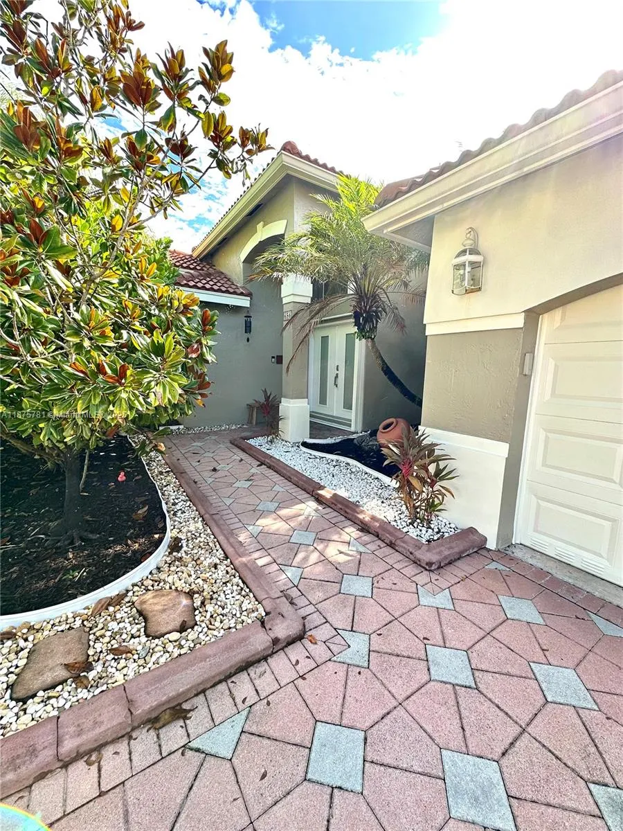 656 Verona Pl