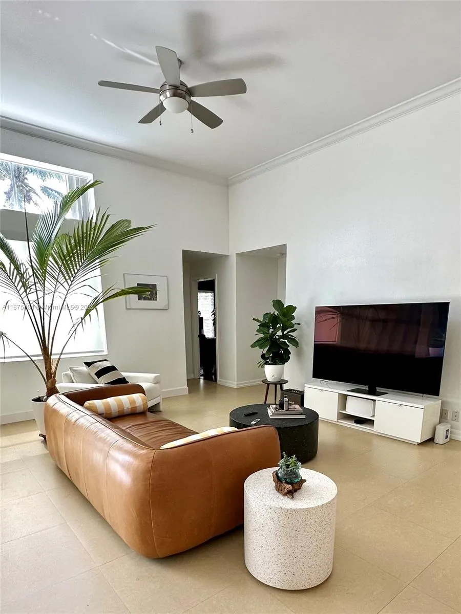 656 Verona Pl